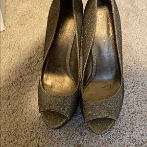 Aldo Gold/Glitter Peep toe